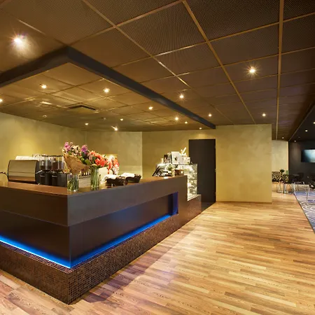 迪曾格尔酒店
