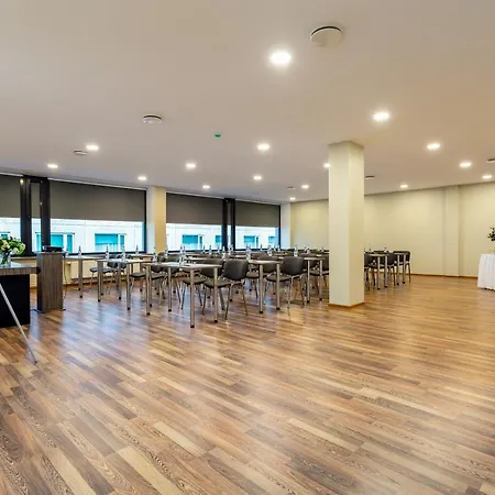 迪曾格尔酒店