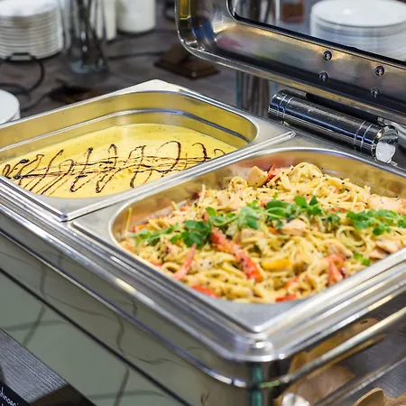 迪曾格尔酒店 3*