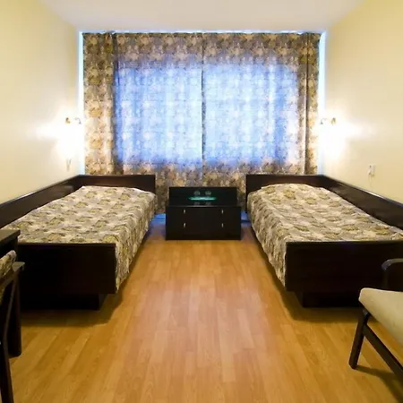 Dzingel Hotell 3*